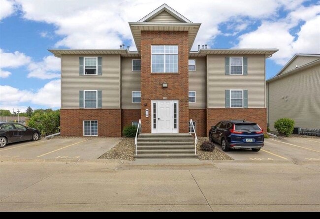 Building Photo - 10 Cherry Ct