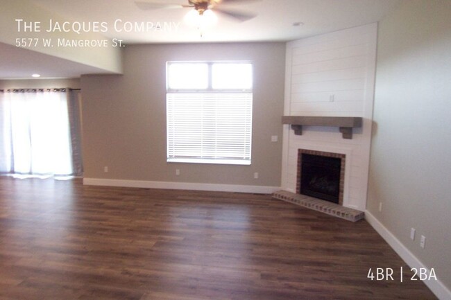 Foto del edificio - 4 Bedroom 2 Bath 3 Car Garage in Newer Sub...