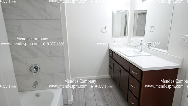Building Photo - Spacious 2 BD/1 BA in Oak Park