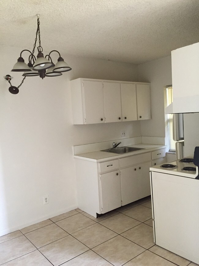 Interior - 2300 NE 6th Ave