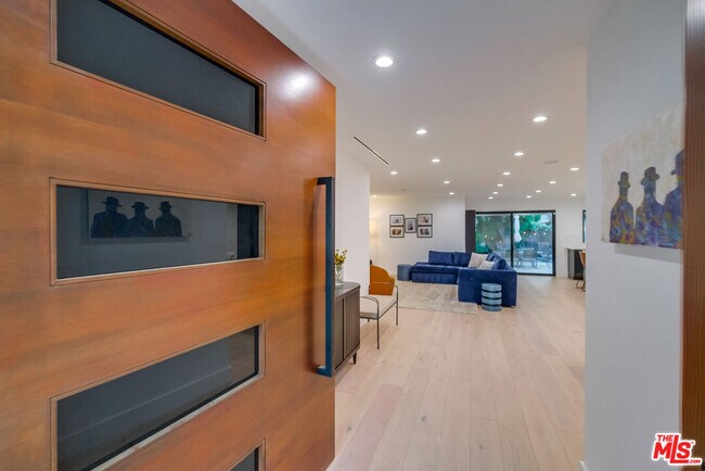 Foto del edificio - 5715 Corteen Pl
