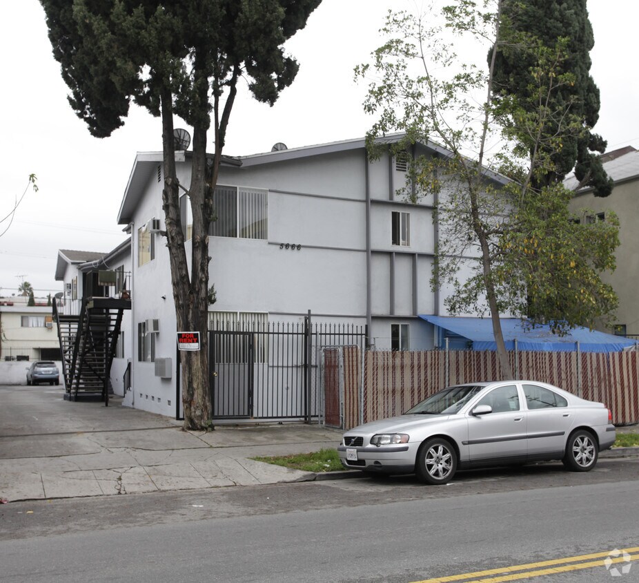 Primary Photo - 5666 Fountain Ave