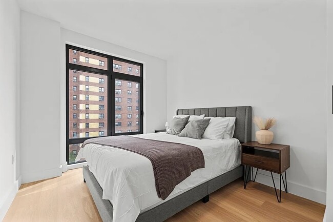 Building Photo - 63 Pitt St