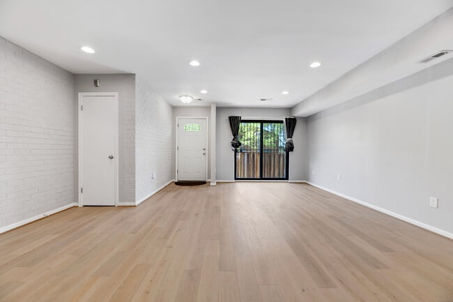 Foto del edificio - 3471 Summit Ct NE