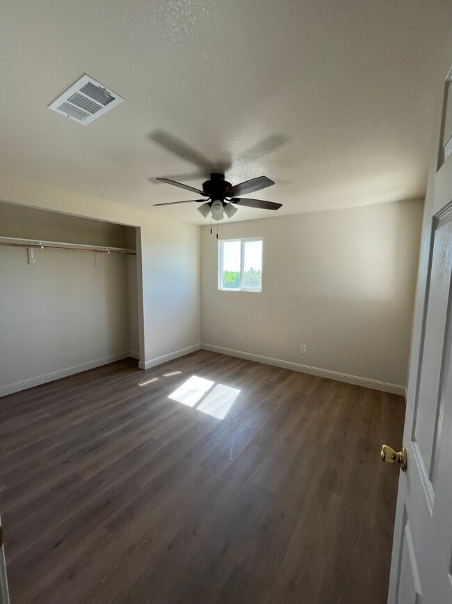 Building Photo - 26512 Avenue 8