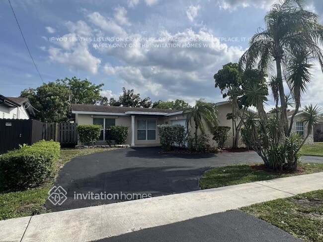 Building Photo - 11360 NW 37th Pl