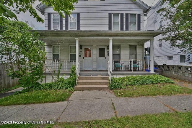 Building Photo - 819 Delaware St