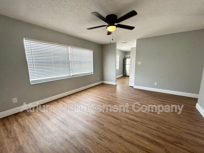 Building Photo - 910 Alicia Ave