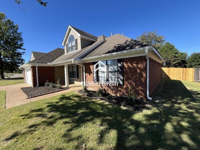 Building Photo - 825 Radiance Dr