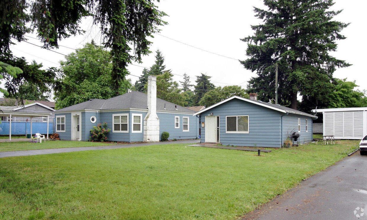 Building Photo - 4729-4731 NE 62nd Ave