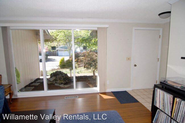 Building Photo - 3 br, 2 bath House - 4804 Nina Ave SE