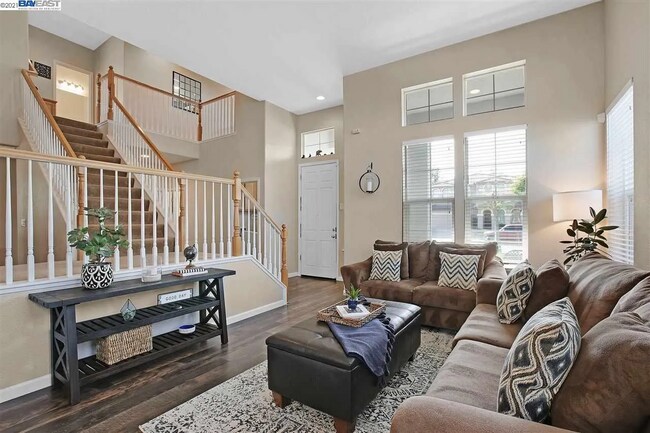 Family Room 3 - 30 Matisse Ct