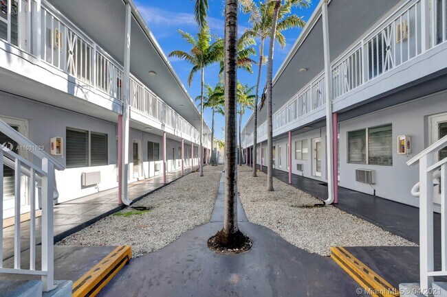 Building Photo - 7435 Harding Ave