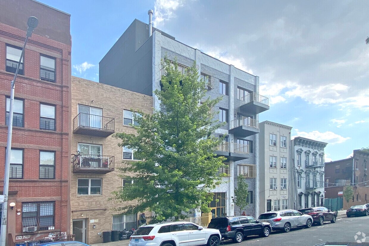 Building Photo - 104 M.L.K. Jr Pl