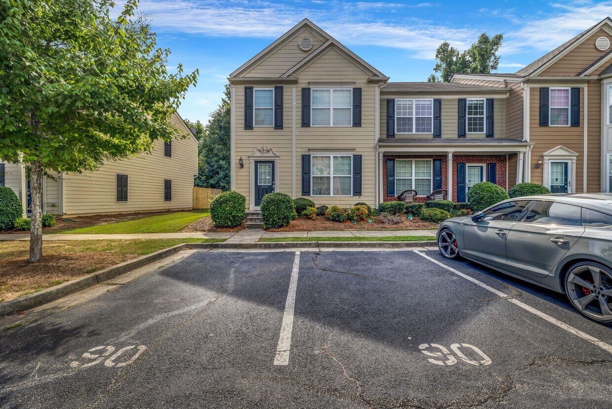 Foto principal - SPACIOUS 3 BEDROOM TOWNHOME