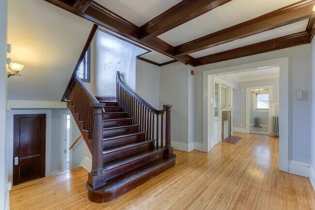 Building Photo - 2449 Pillsbury Ave S