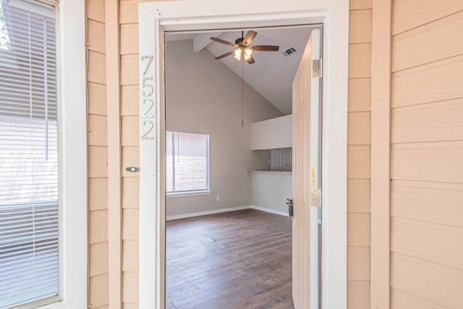 Photo - 7522 Pepperbrook Dr House