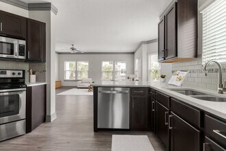 Building Photo - Luxe Lakewood Ranch