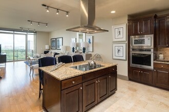 Building Photo - 7 Riverway Dr