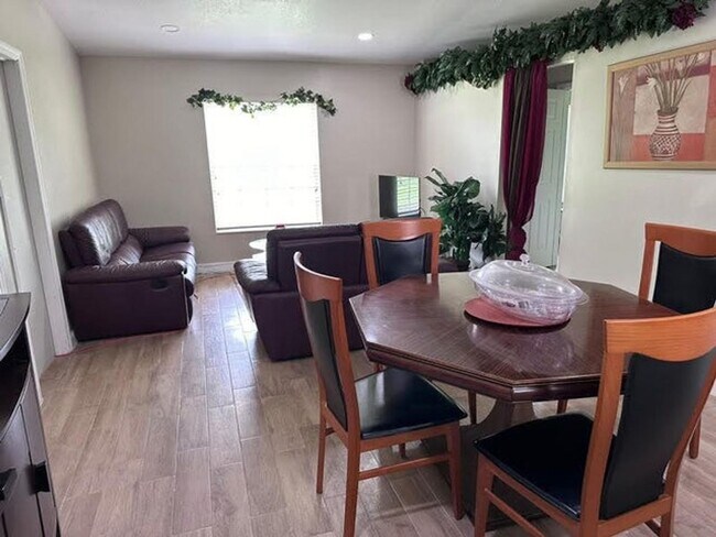 Foto del edificio - 5470 Lakewood Cir E