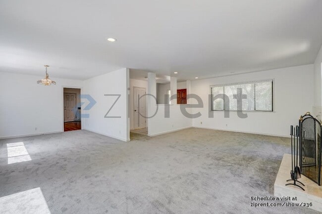 Building Photo - 8 Balra Dr