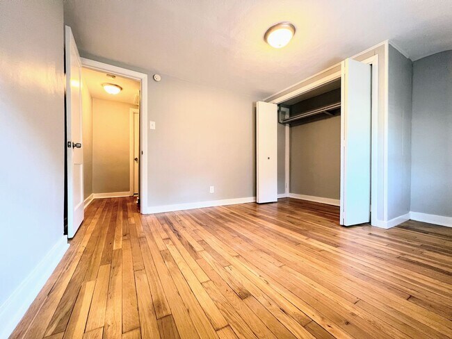 Foto del edificio - Comfortable 2 Bedroom in Convenient Location