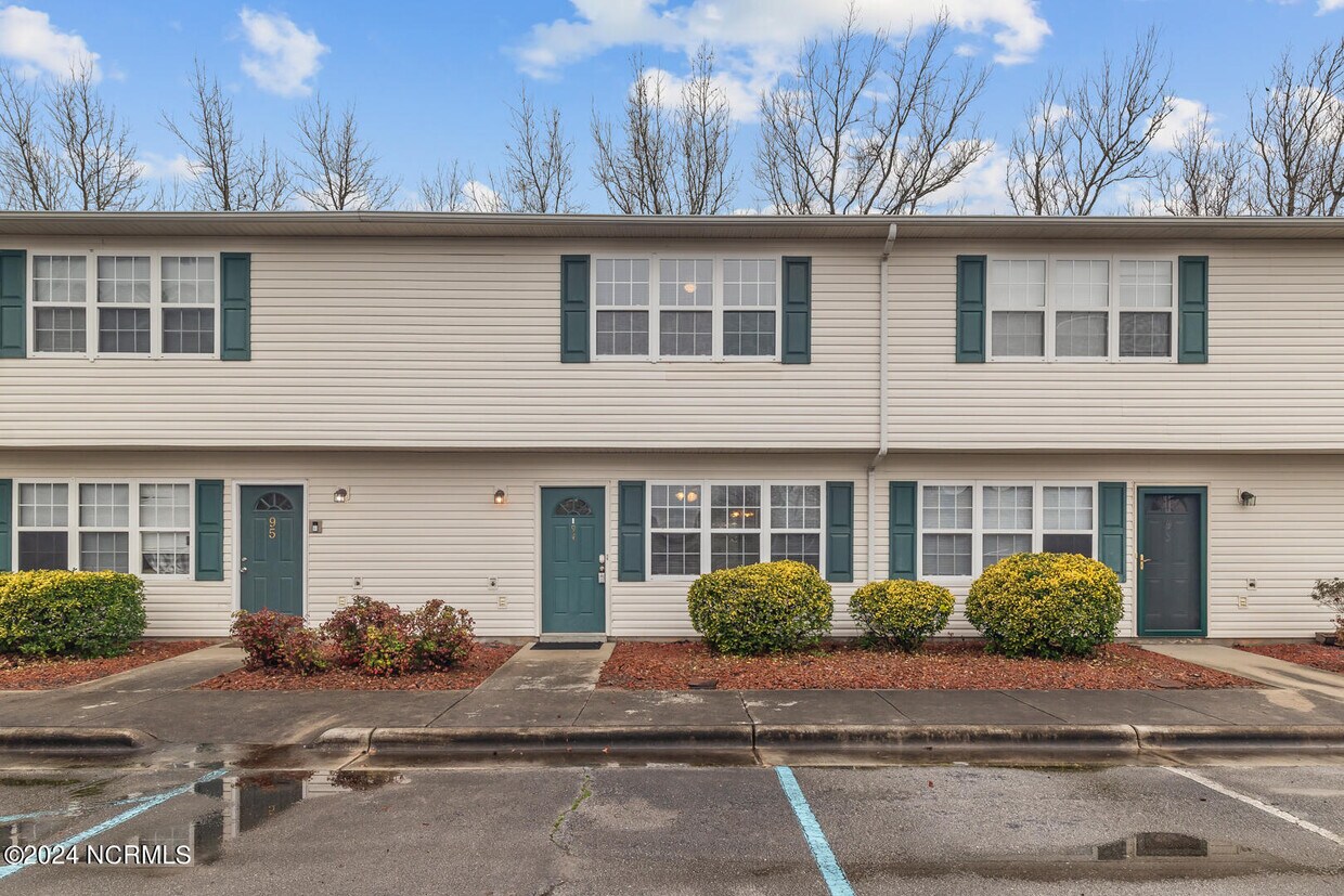 Foto principal - 94 Century Ct