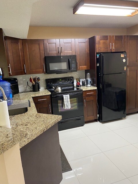 Foto del edificio - 8891 Wiles Rd