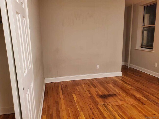 Foto del edificio - 32-55-55 Steinway St