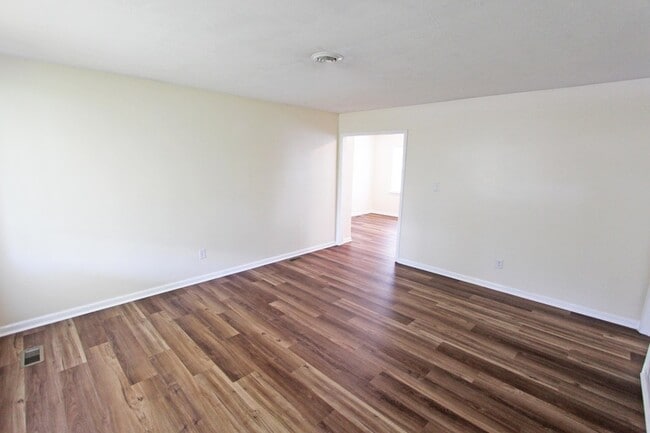 Foto del edificio - 401 Windridge Dr