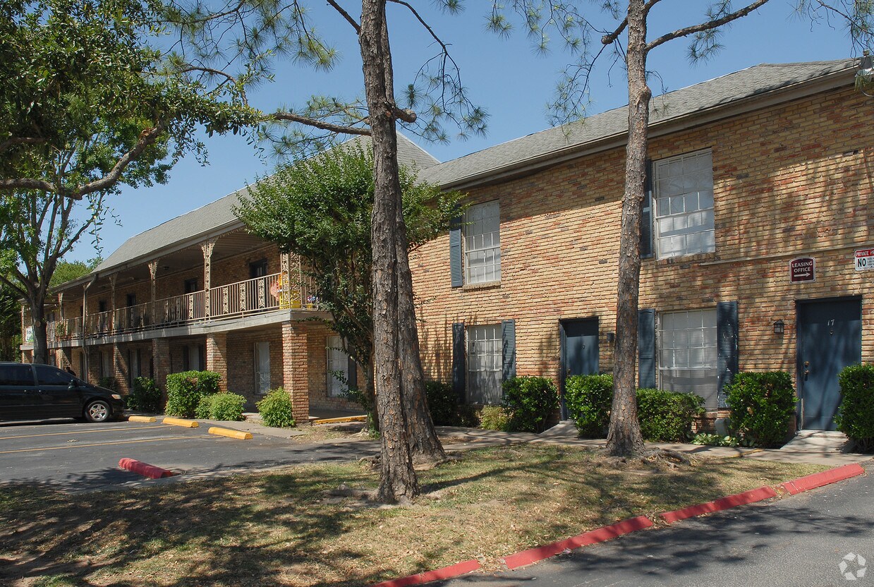 Victoria Garden Apartments 911 Lane Dr Rosenberg, TX