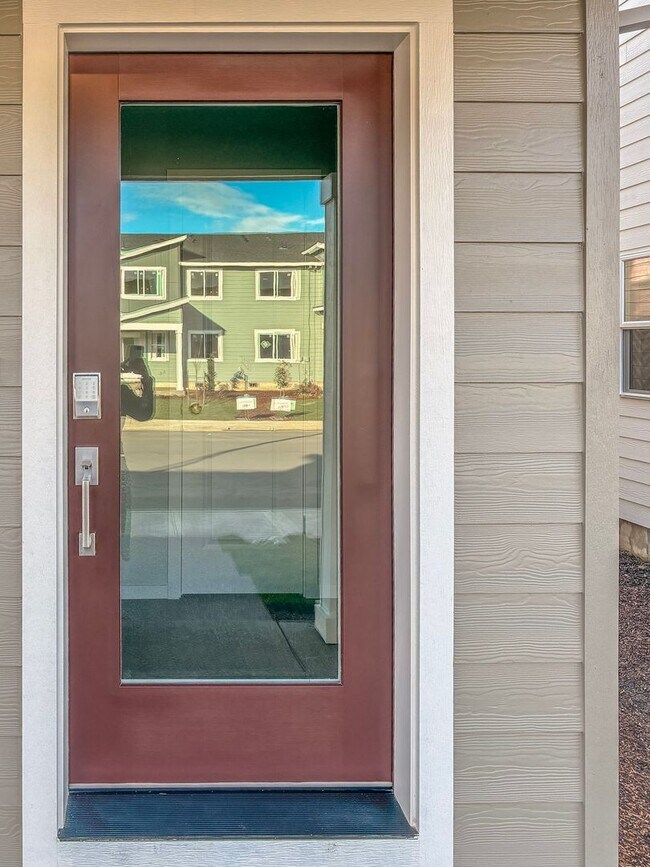 Foto del edificio - New Townhome 3 Bedroom Available now in Smith Creek Neighborhood