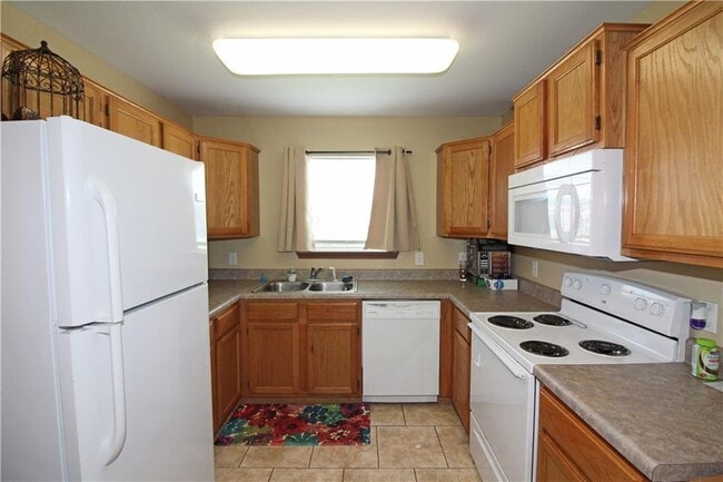 Building Photo - 4105 SW Chasestone Ave