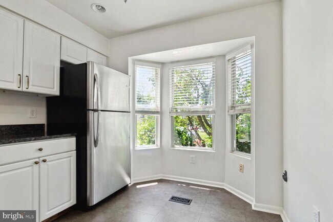 Building Photo - 2849 Schoolhouse Cir