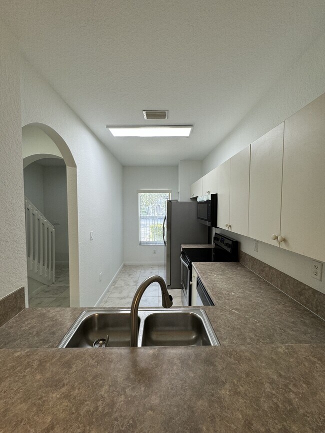 Building Photo - 4903 SW 140th Terrace