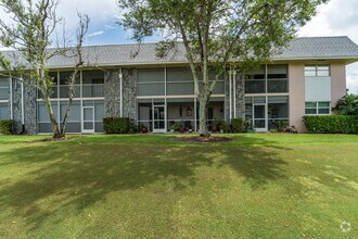 Building Photo - 18081 SE Country Club Dr