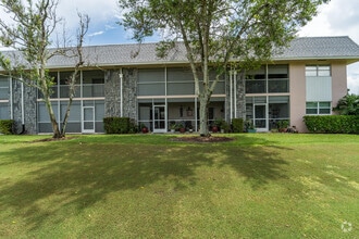 Building Photo - 18081 SE Country Club Dr