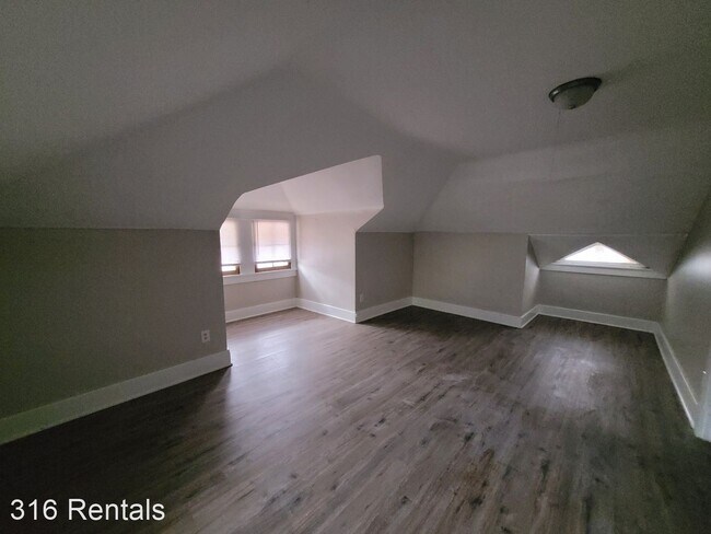 Building Photo - 3 br, 1.5 bath House - 1547 N. Holyoke St