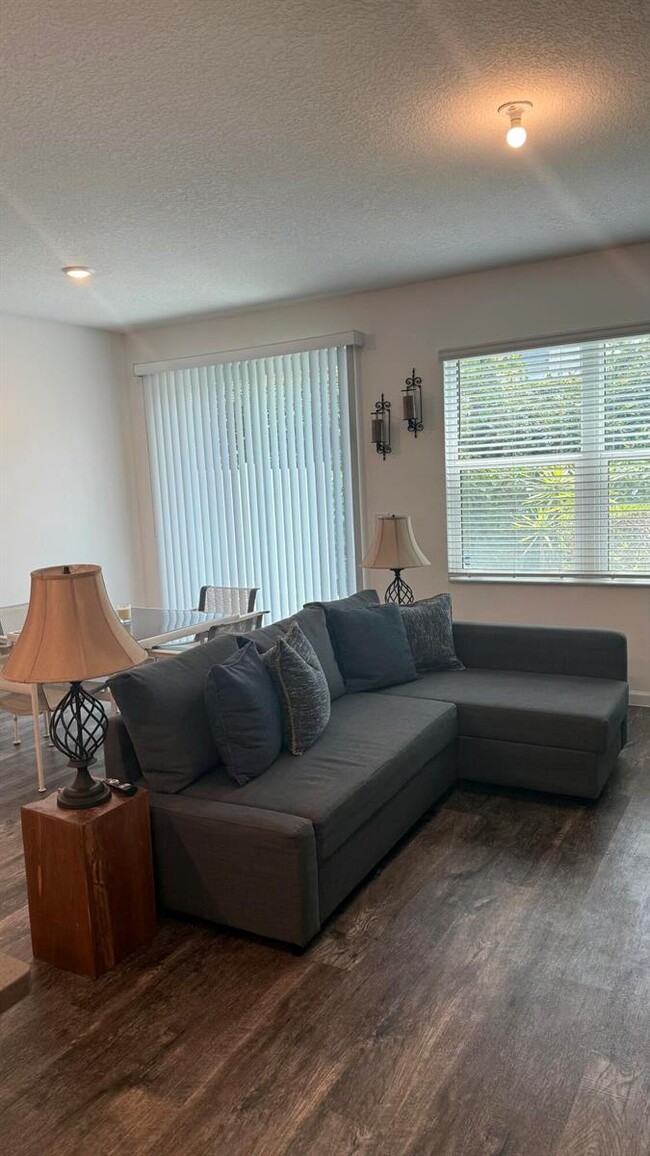 Foto del edificio - 6356 Sailpointe Ln