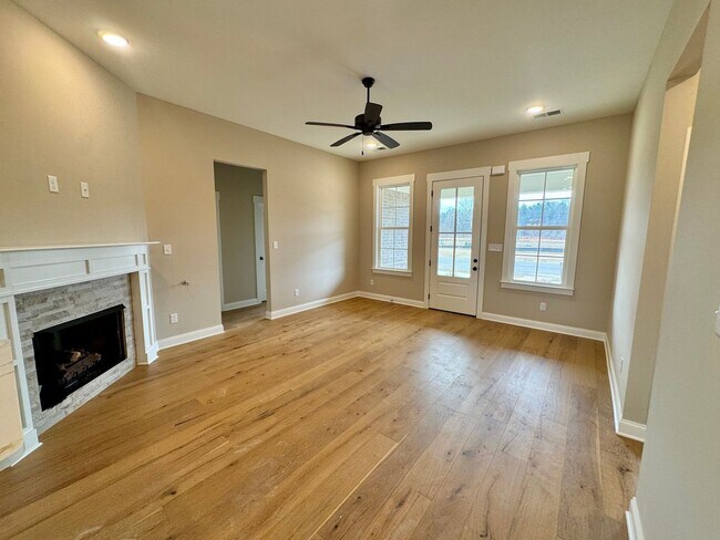 Foto del edificio - 582 Bolivar Dr