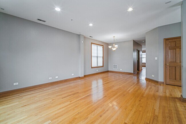 Foto del edificio - 2414 W Lake Ave