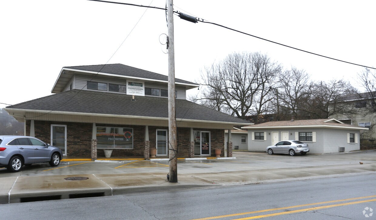 Primary Photo - 730 N Leverett Ave