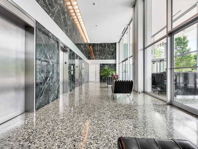 Building Photo - 330 W Diversey Pkwy