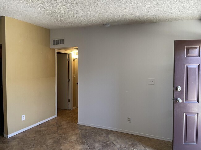 Foto del edificio - 6749 West Myrtle Ave
