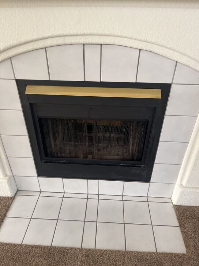 Foto del edificio - Great 4 bedroom East Davis home with large backyard