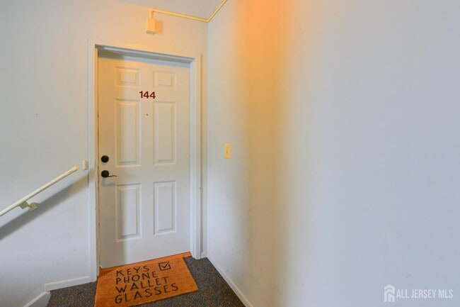 Building Photo - 144 Keswick Dr