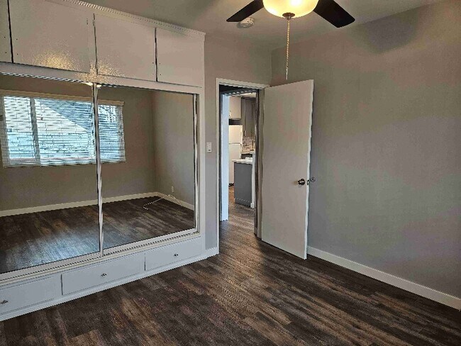 Foto del edificio - 1037 W 12th St