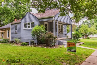 Building Photo - 729 Thurston St