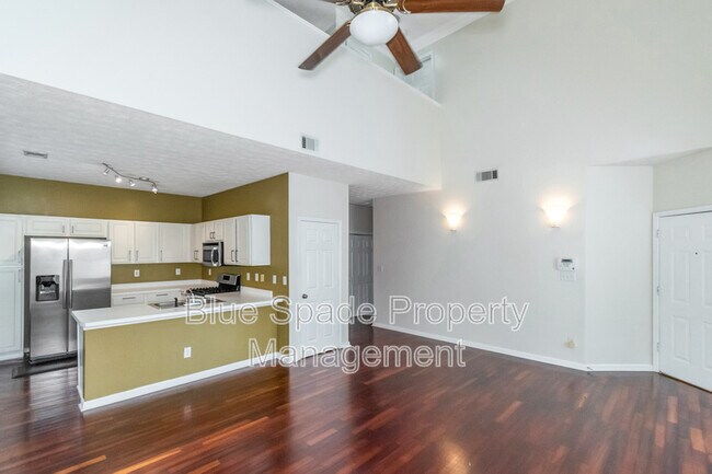 Building Photo - 2499 Valley Cove Dr