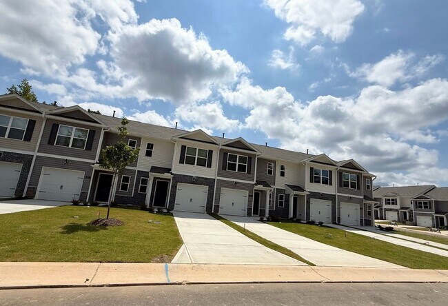 Foto del edificio - Elegant 3BR/2.5BA Smart Townhome in Sanfor...